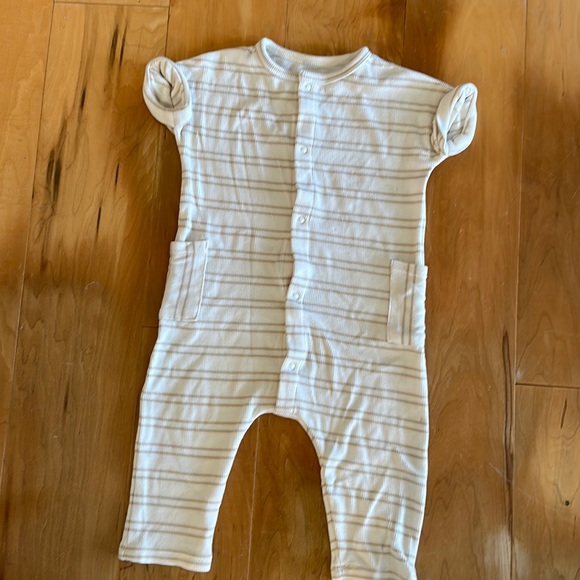 Boys onesie with cute pockets - Picture 1 of 3